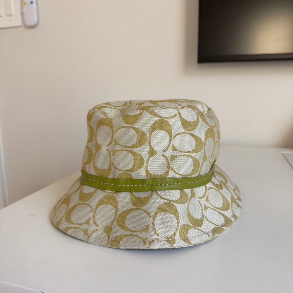 Vintage Coach Signature Bucket Hat in lime 🍋‍🟩